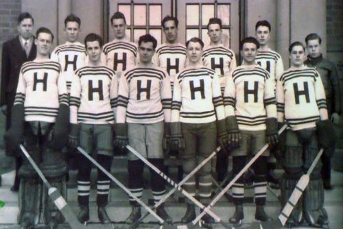 Dylan Francis (front row, second from left) in a Toronto Humberside Collegiate hockey team photo  